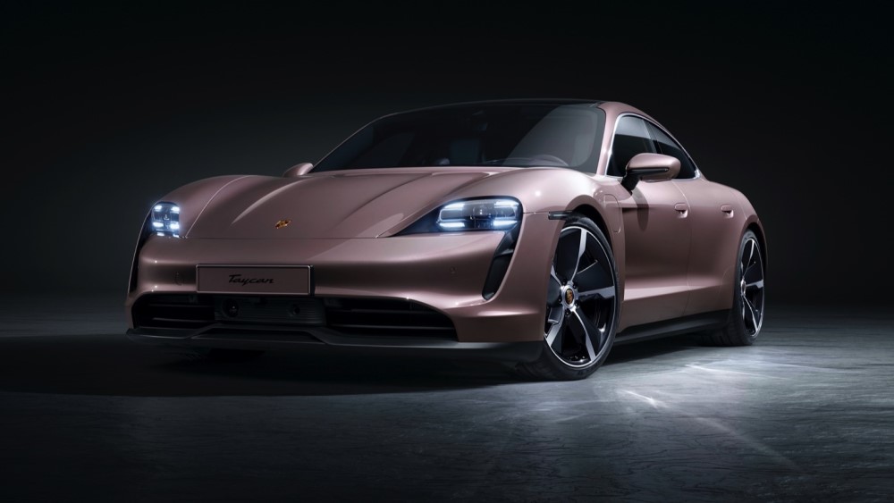 Pirelli adaugă două modele noi de anvelope P Zero la gama sa Elect, special create pentru Porsche Taycan